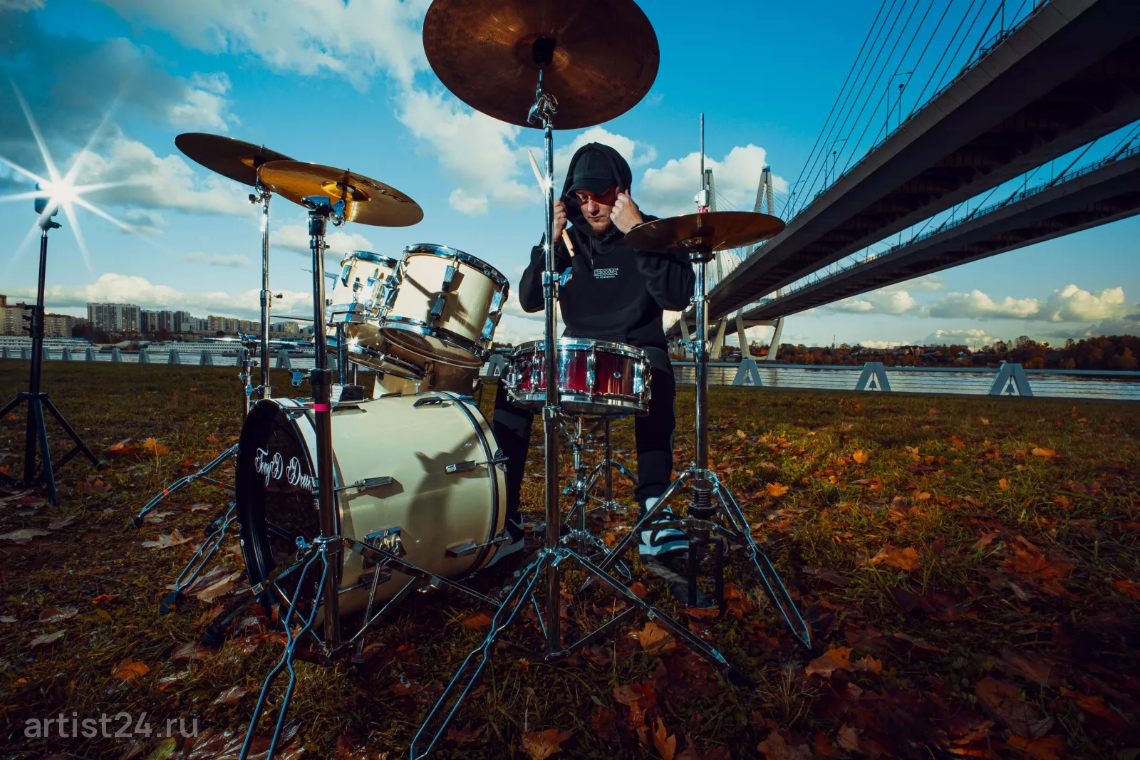 Барабанщик Tony D. Drums — барабанное шоу