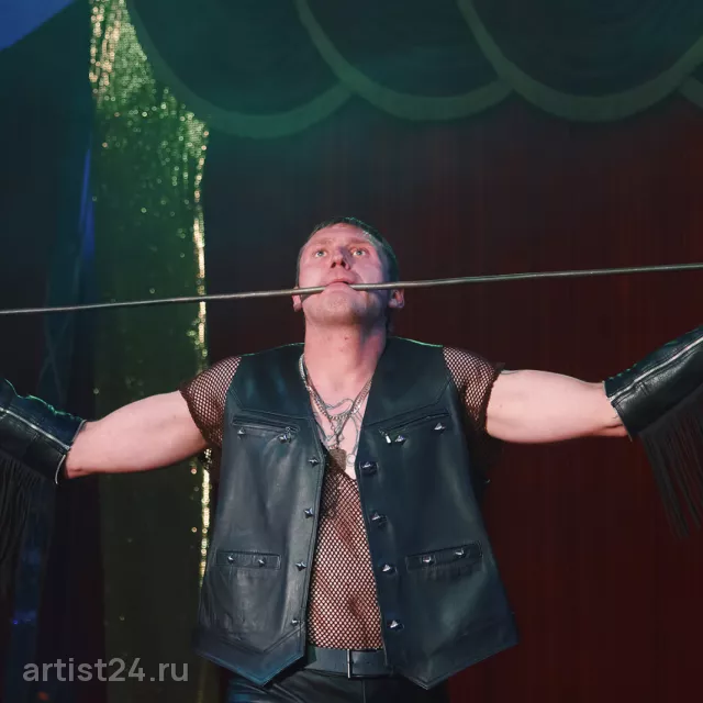 Силач Сергей Садовой — цирковой артист