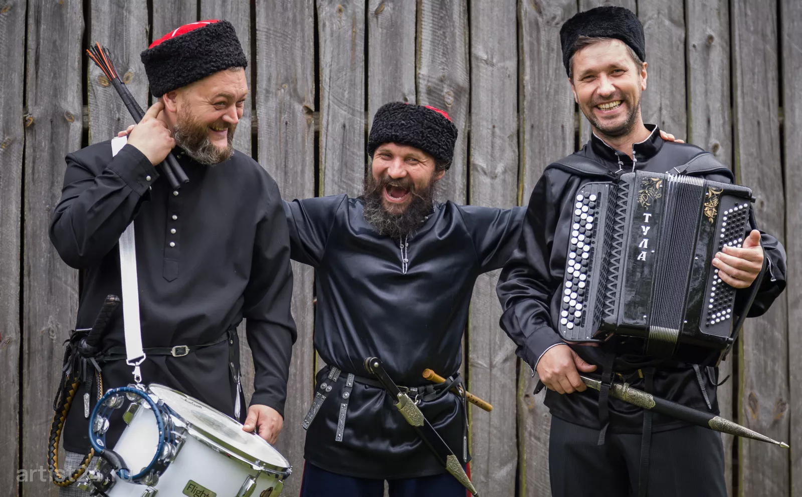 Ансамбль казачьей песни Пернач — музыкант