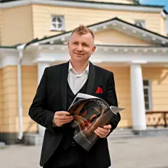 Ведущий Антон Зубов