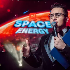 Ведущий Александр Марс