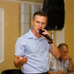 Ведущий Дмитрий Патрикеев
