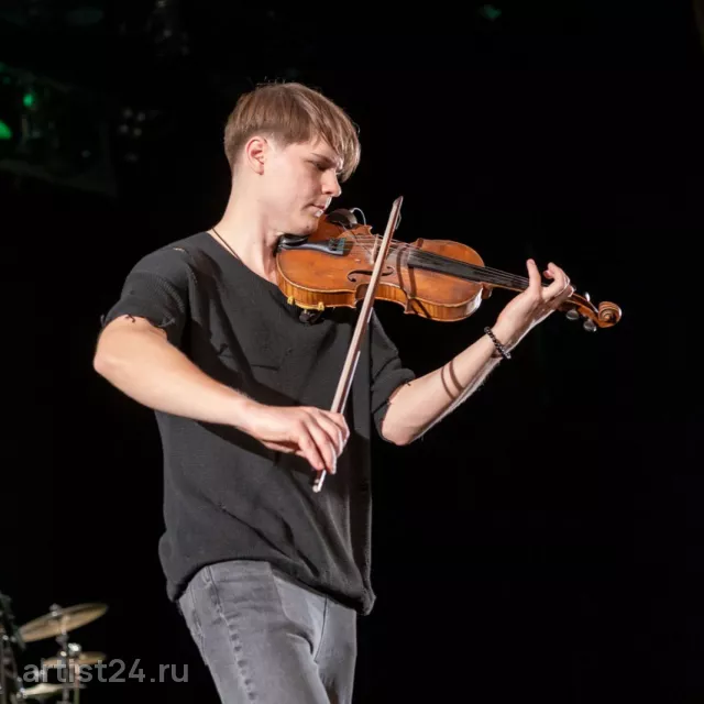 Скрипичный дуэт Two Violins — скрипач