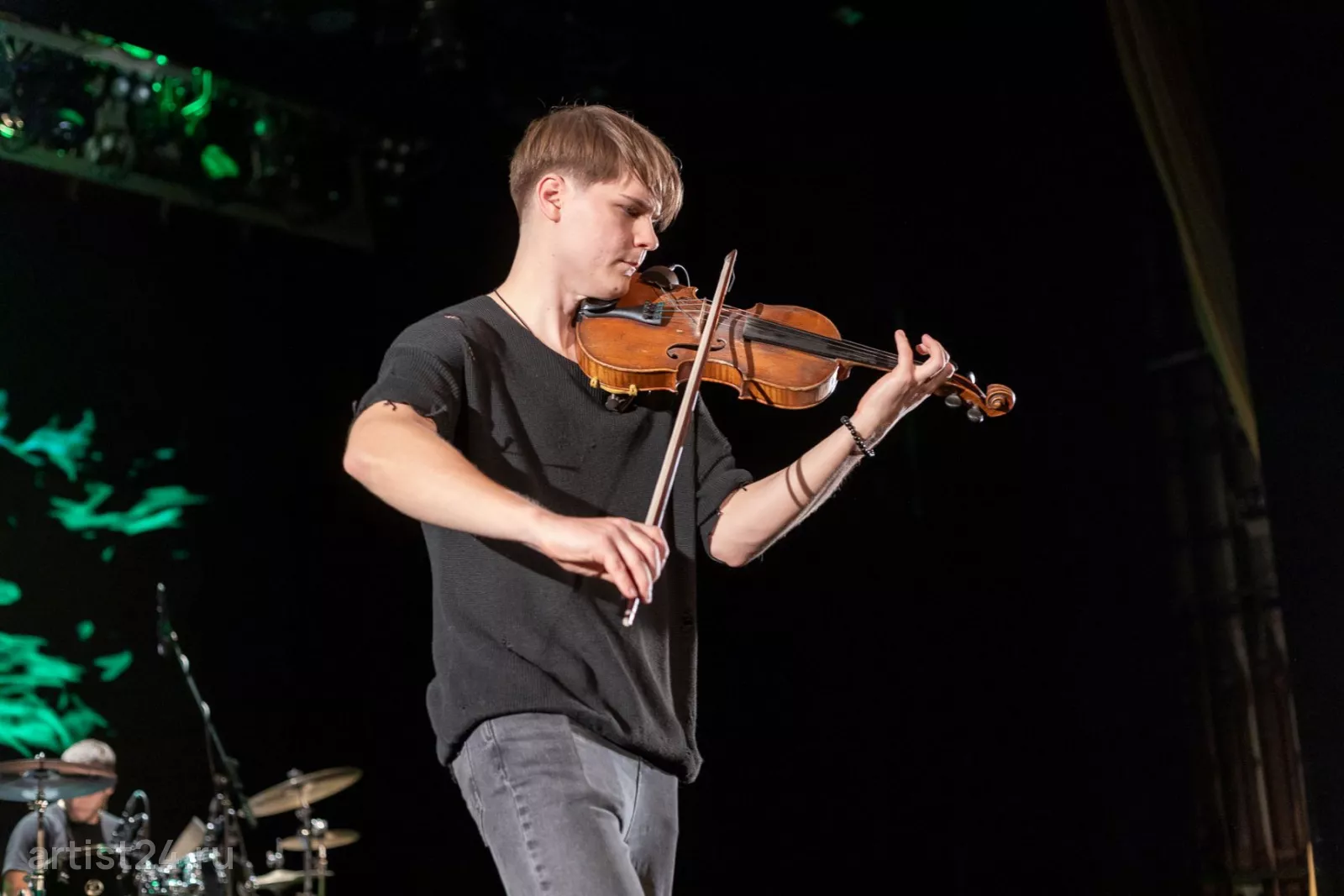 Скрипичный дуэт Two Violins — скрипач