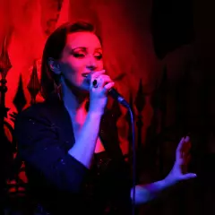 Вокалистка Елена Шелест