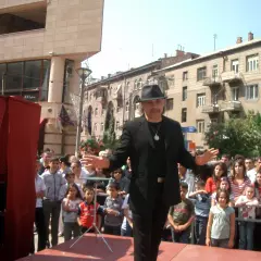 Иллюзионист Вардан Амирян
