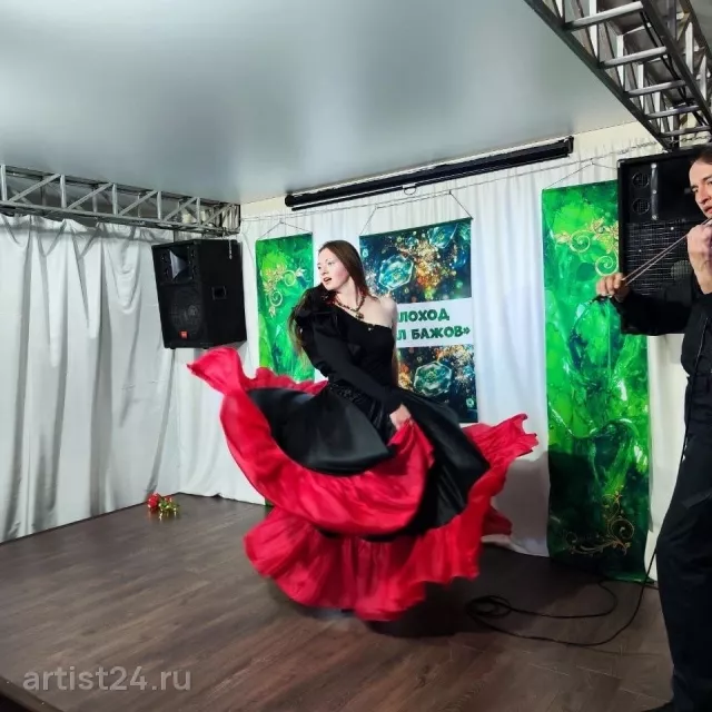 Дуэт скрипки и танца ImproDance — скрипач