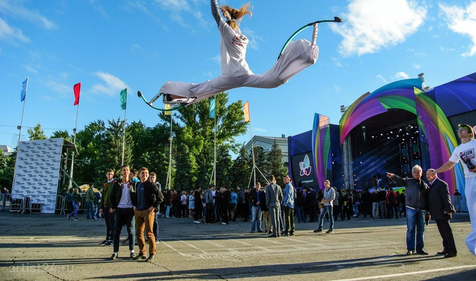 Шоу на джамперах Nitro Jump — цирковой артист