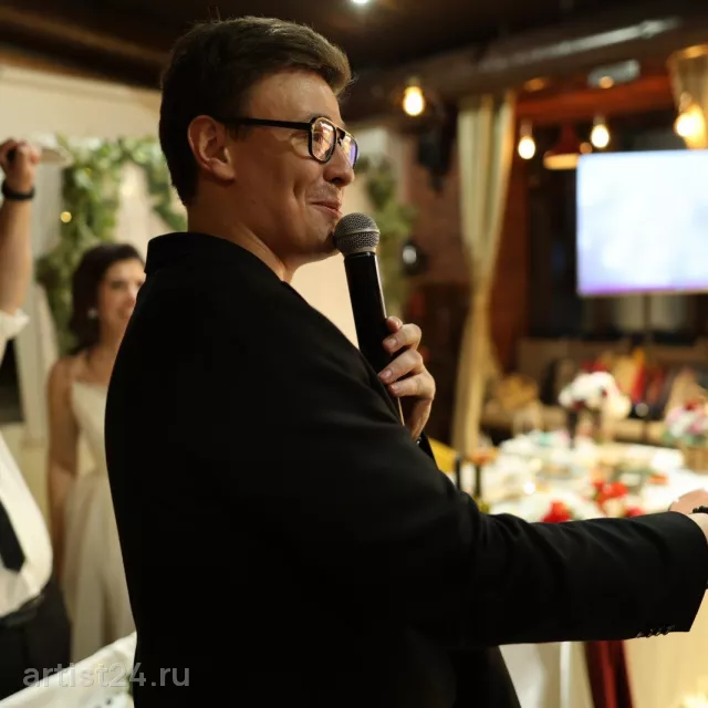 Ведущий Станислав Егоров — ведущий