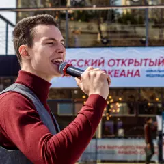 Ведущий Андрей Плотников