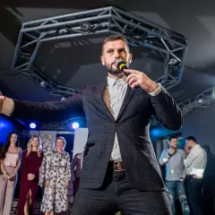 Ведущий Борис Шморгун