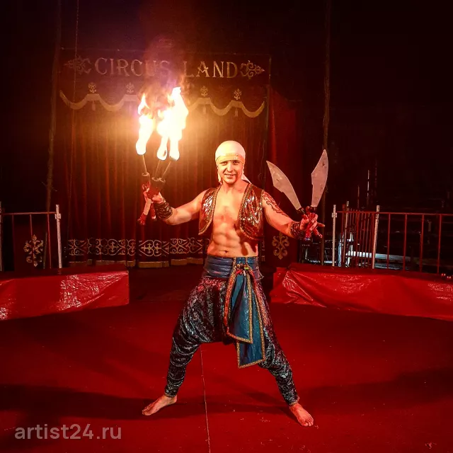 Цирковое шоу Tortuga Show — цирковой артист