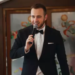 Ведущий Александр Грицук