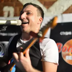 Вокалист Сергей Ворон