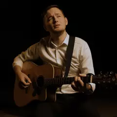 Ведущий Леонид Абдрахманов