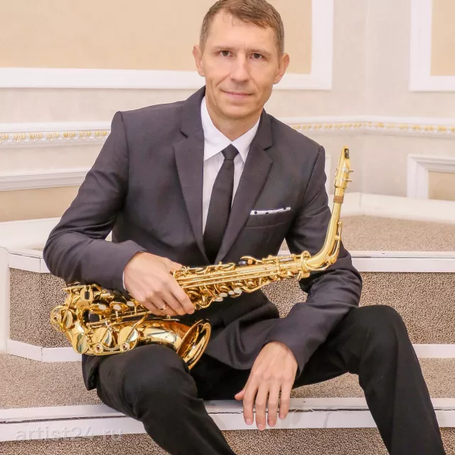 Саксофонист Алексей Панченко — саксофонист