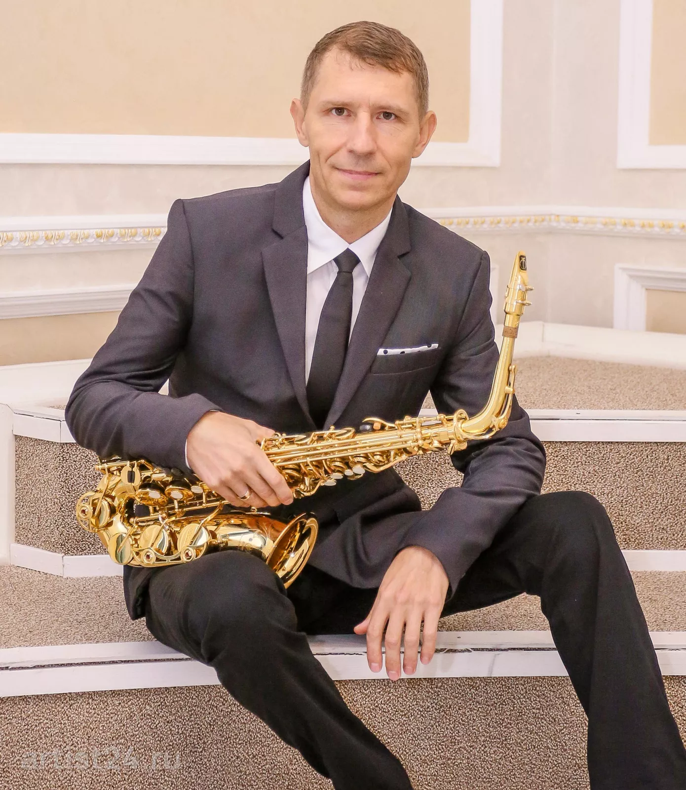 Саксофонист Алексей Панченко — саксофонист