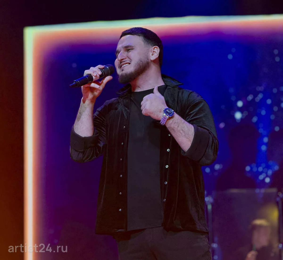 Рустам Нахушев — вокалист