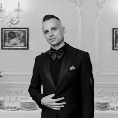 Ведущий Сергей Яковлев