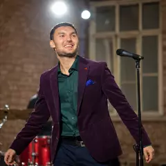 Вокалист Евгений ОКунев