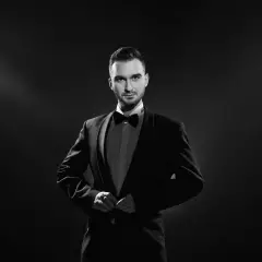 Вокалист Виталий Кошко