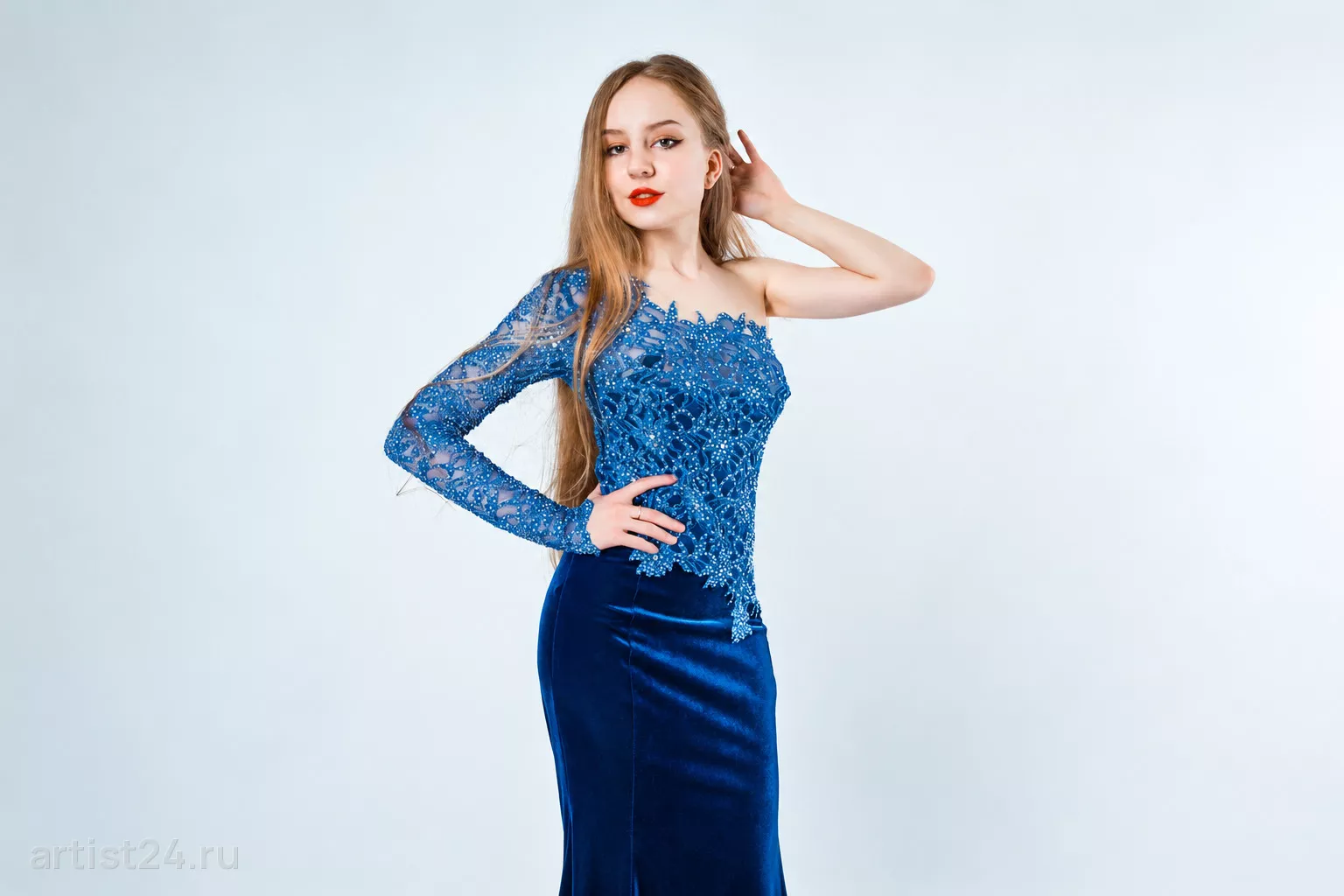 Певица Кристина Смоленкова (KRISTEEN) — вокалист