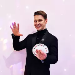 Фокусник Артём Пик