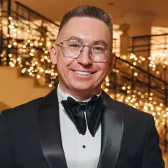 Ведущий Сергей Агафонов
