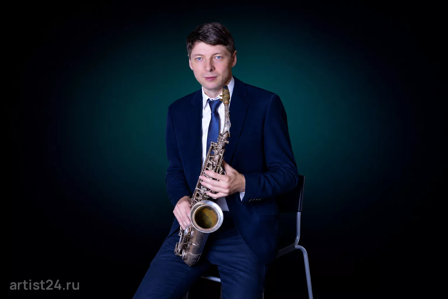Саксофонист Алексей Епифанов — саксофонист