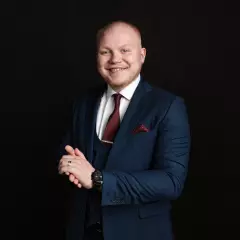 Ведущий Алексей Мякинин