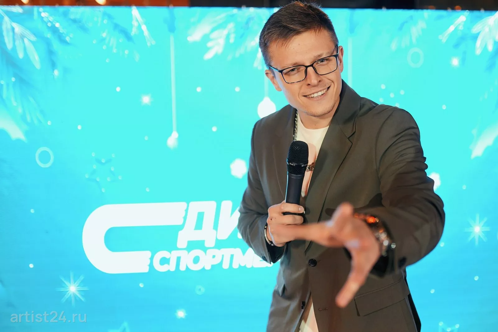 Ведущий Андрей Ижевский — ведущий
