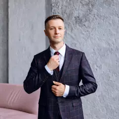 Ведущий Александр Шмельков