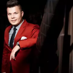 Вокалист Павел Степанов