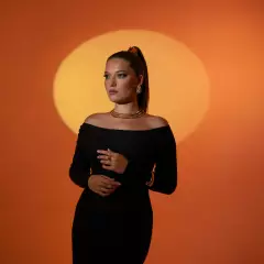 Вокалистка Ксения Попова