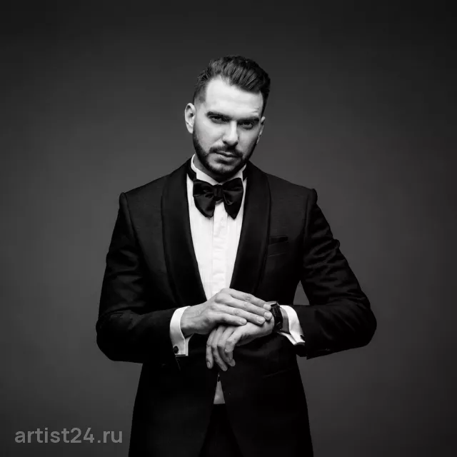 Вокалист Денис Манхеттен — вокалист