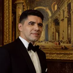 Вокалист Александр Пахмутов
