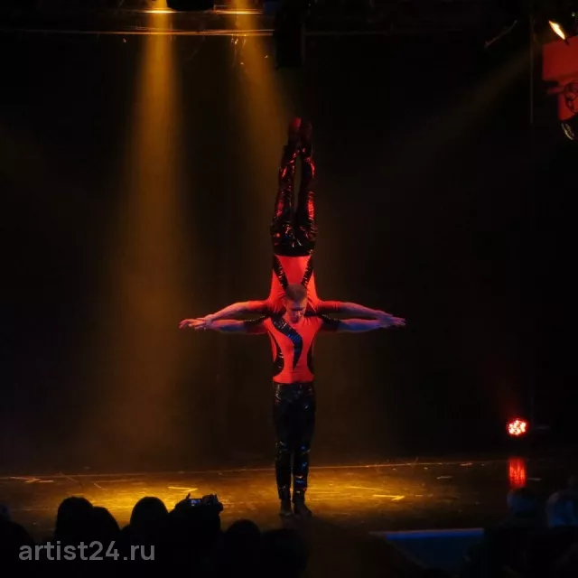 Акробатическое шоу AcroArt Show — цирковой артист