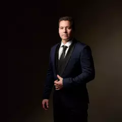 Ведущий Алексей Фалин