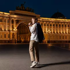 Ведущий Владислав Богомолов