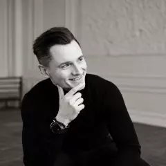 Ведущий Владислав Райский