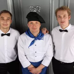 Вокальное шоу «Поющие официанты»