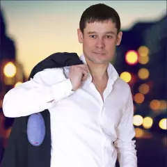 Вокалист Александр Закшевский