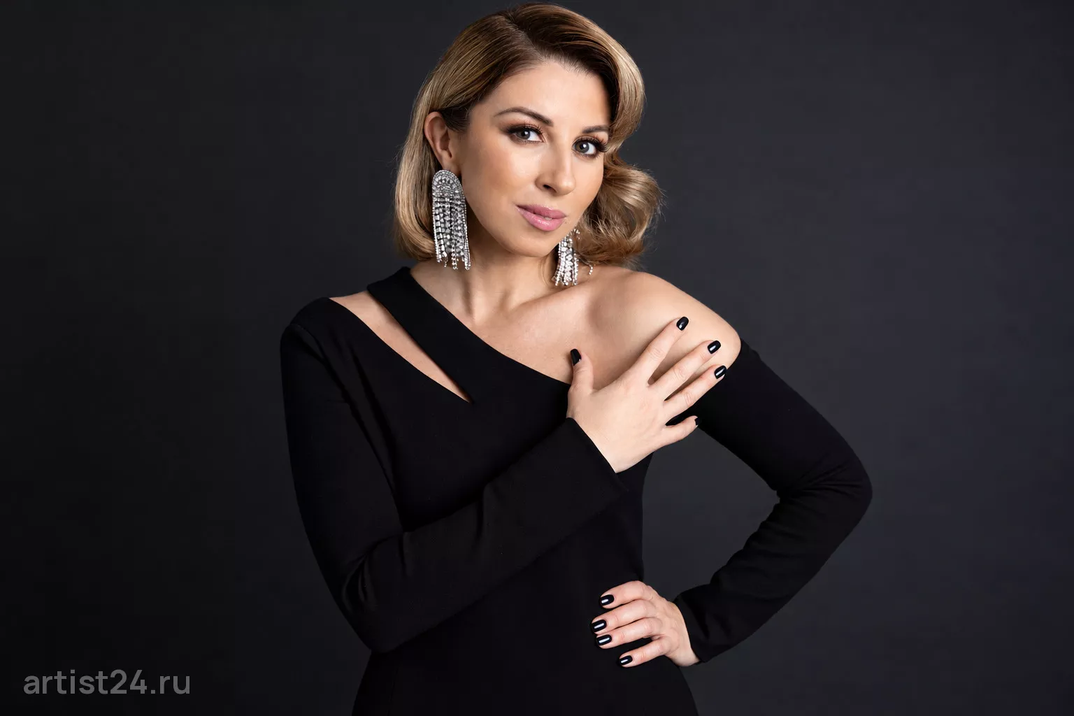 Певица АНИРИ — вокалист