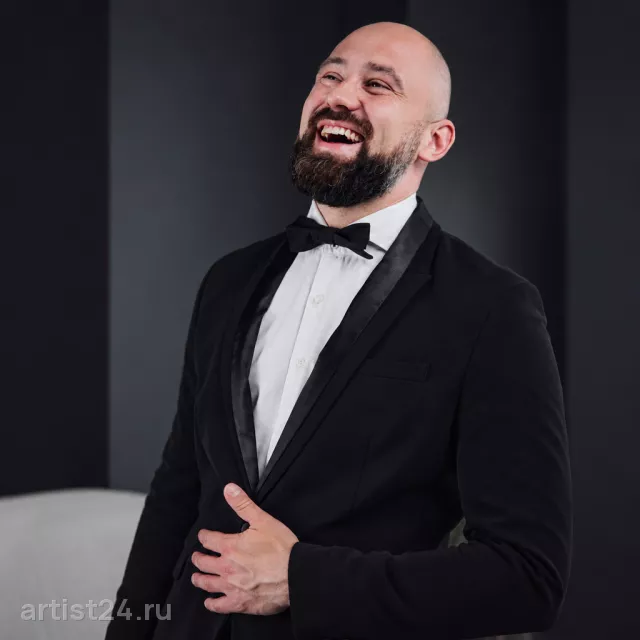 Ведущий Андрей Поведский — ведущий