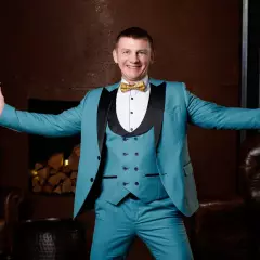 Ведущий Роман Родин