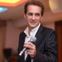 Ведущий Сергей Бойко