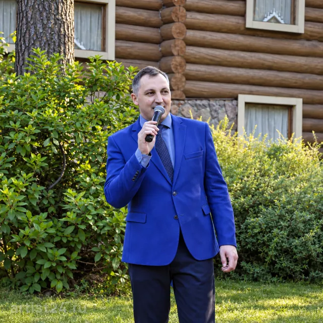 Ведущий Александр Голубков — ведущий
