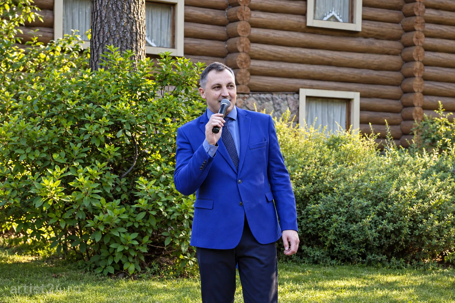 Ведущий Александр Голубков — ведущий