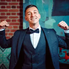 Ведущий Руслан Высоцкий