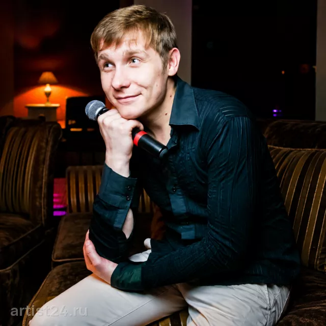 Ведущий Александр Михеев — ведущий